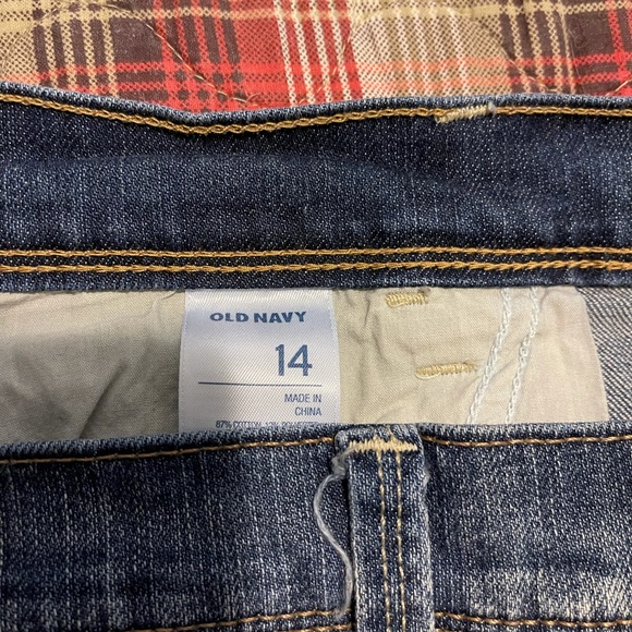 Old Navy Flirt Capri’s - Picture 4 of 7